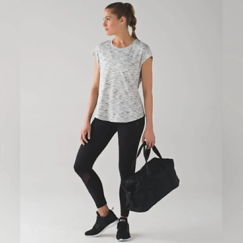Lululemon Shirt Lost In Pace Short Sleeve Space Dye Black White Fits like a 6